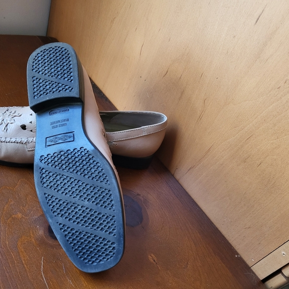 NEW Women's Tan Loafers 9 WIDE - Picture 5 of 6